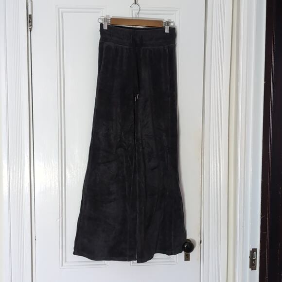 Lululemon Loungers - Picture 1 of 6